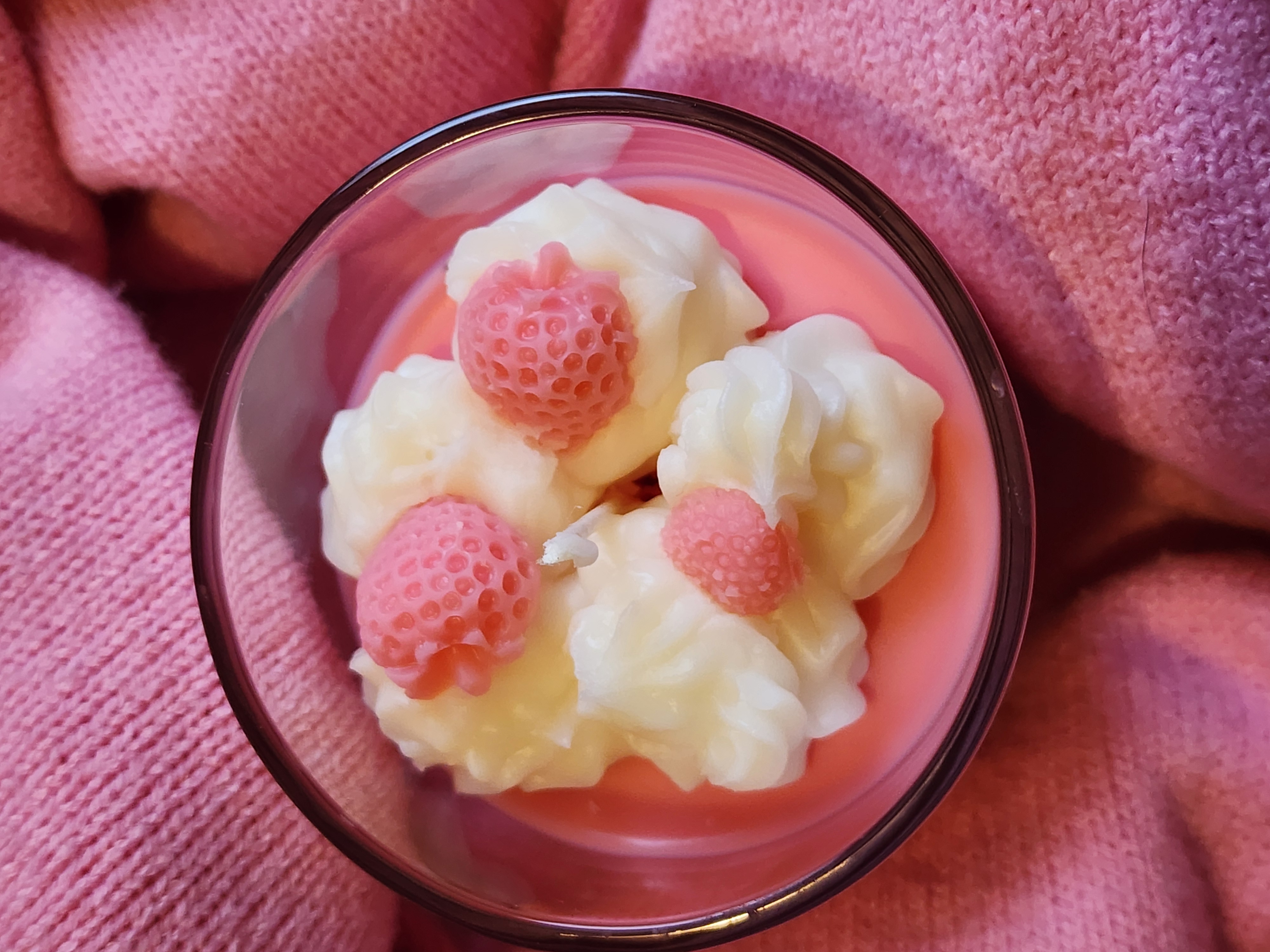 Strawberry Zencake luxury candle