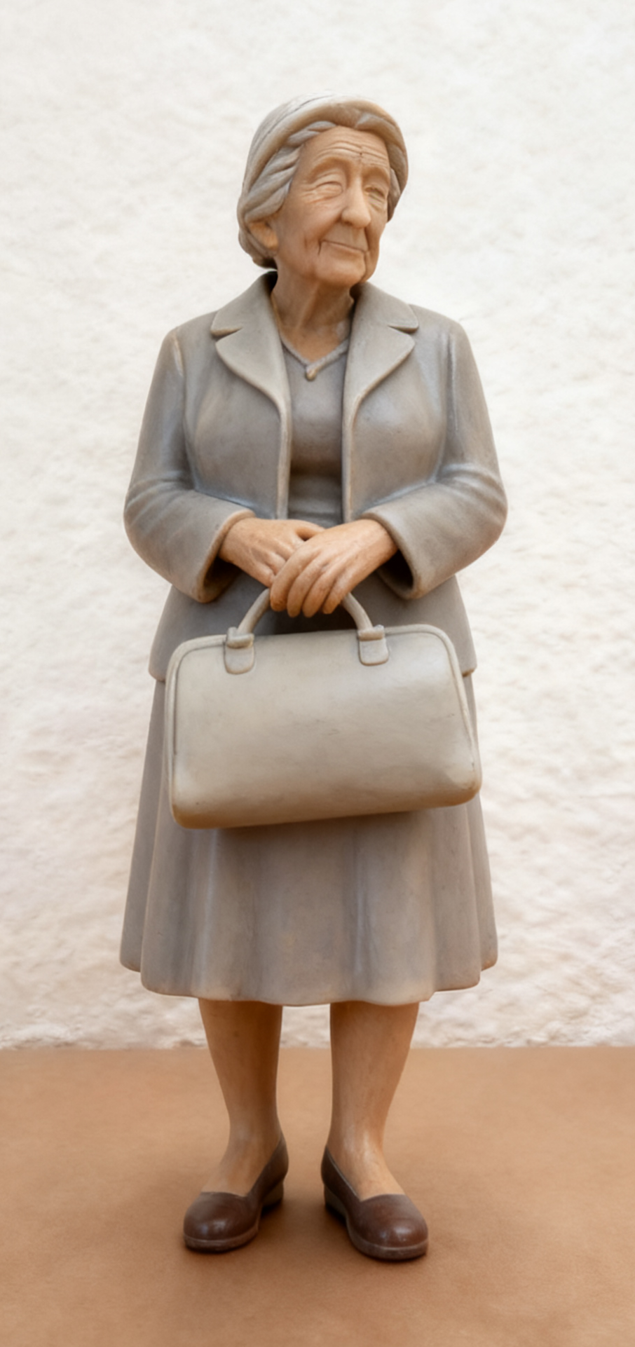 Old Lady Waiting Figure 16mm Scale