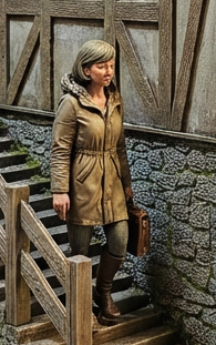 Lady Walking Up Steps Figure G Scale & LGB
