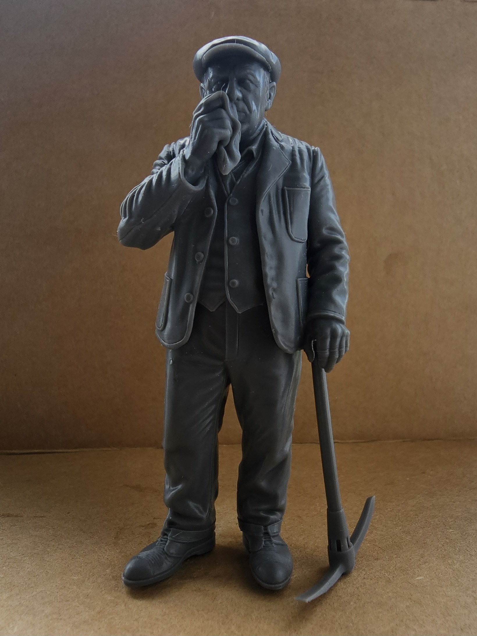 Platelayer With Pick Axe Figure G Scale & LGB
