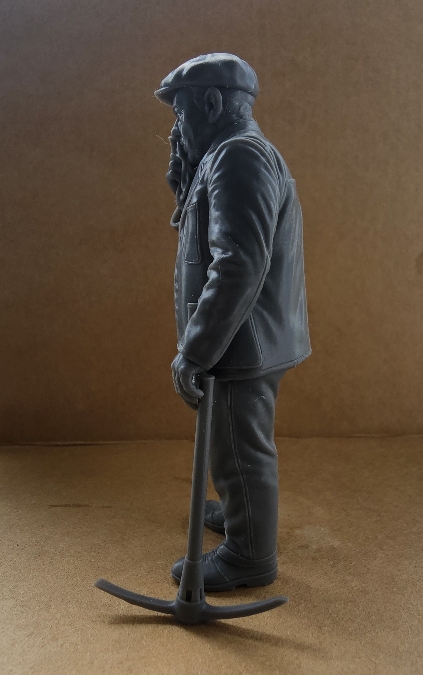 Platelayer With Pick Axe Figure G Scale & LGB