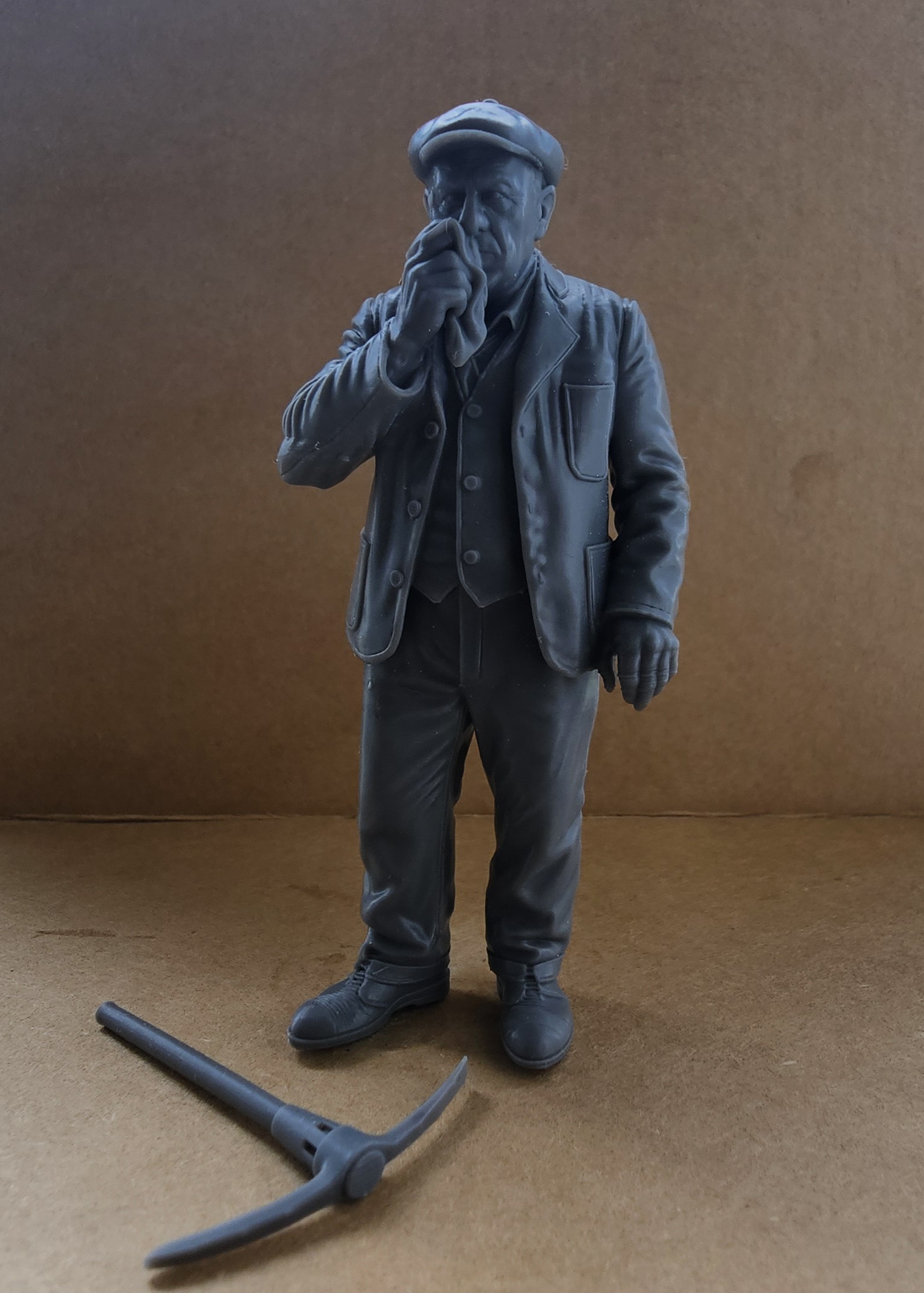 Platelayer With Pick Axe Figure G Scale & LGB