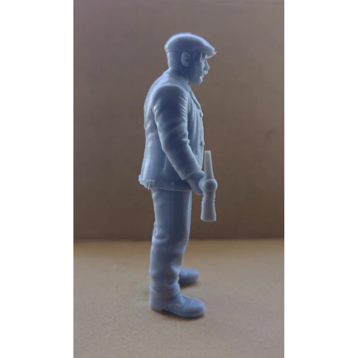 Platelayer With Pick Hammer Figure 16mm Scale