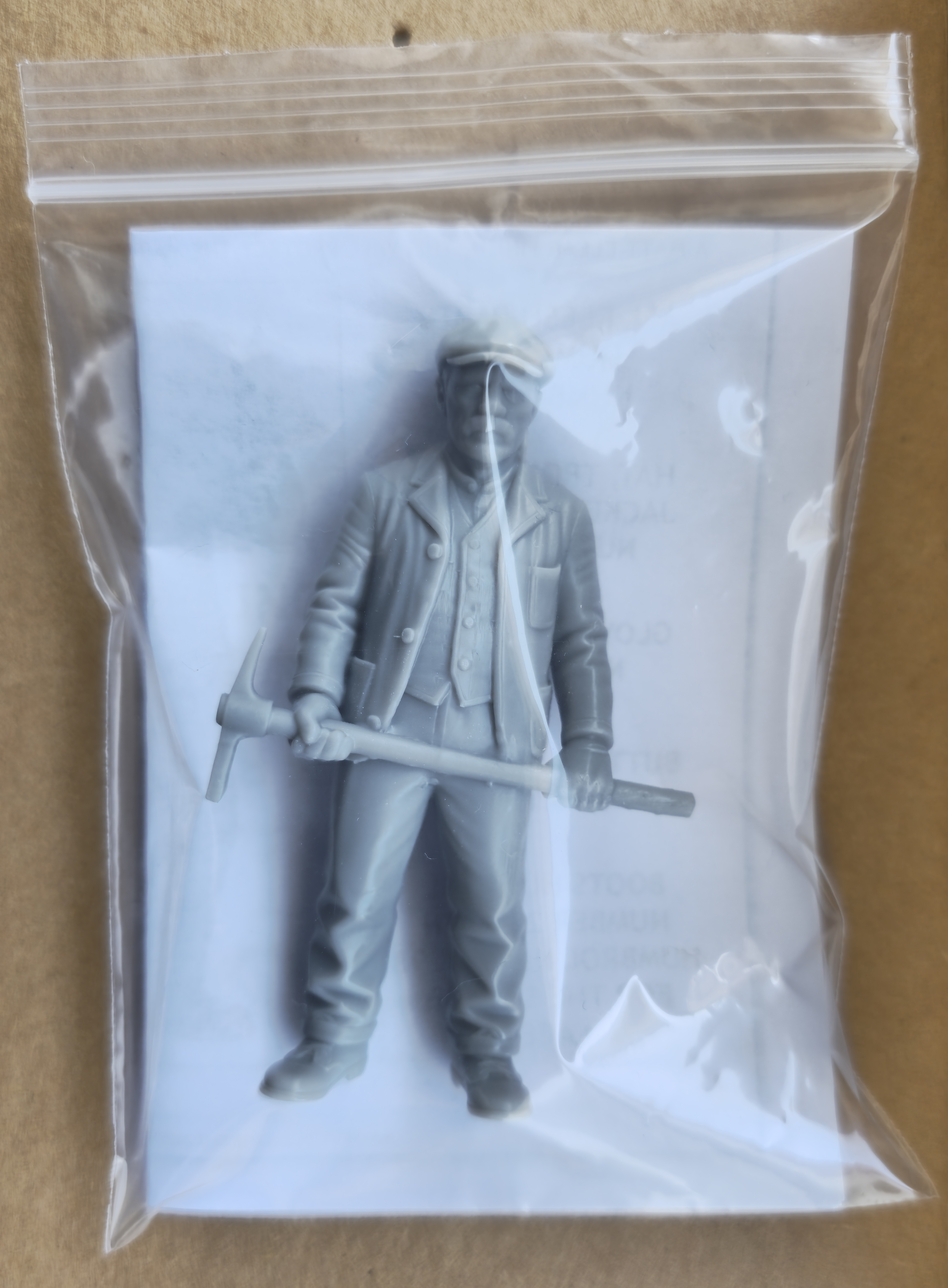 Platelayer With Pick Hammer Figure G Scale & LGB
