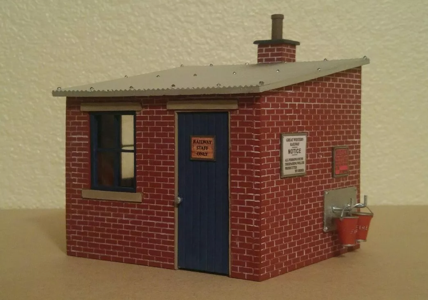 Platelayers Hut V2 G Scale & LGB