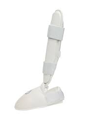 WSB KUMITE LEG PROTECTOR (WHITE)