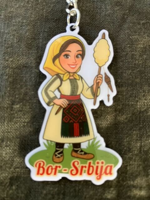 Bor - Devojka u narodnoj nošnji