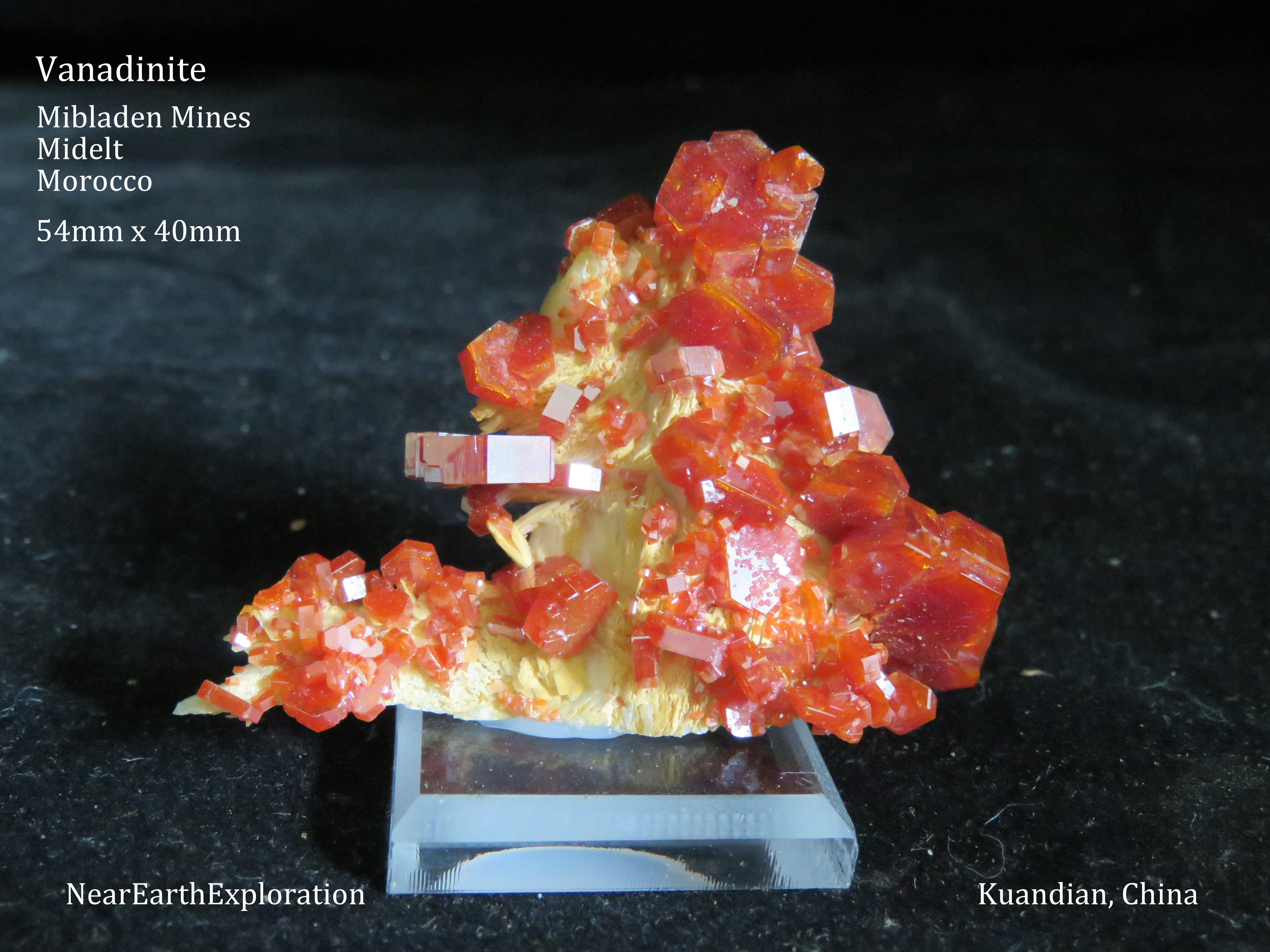 Vanadinite, Barite - Mibladen, Morocco