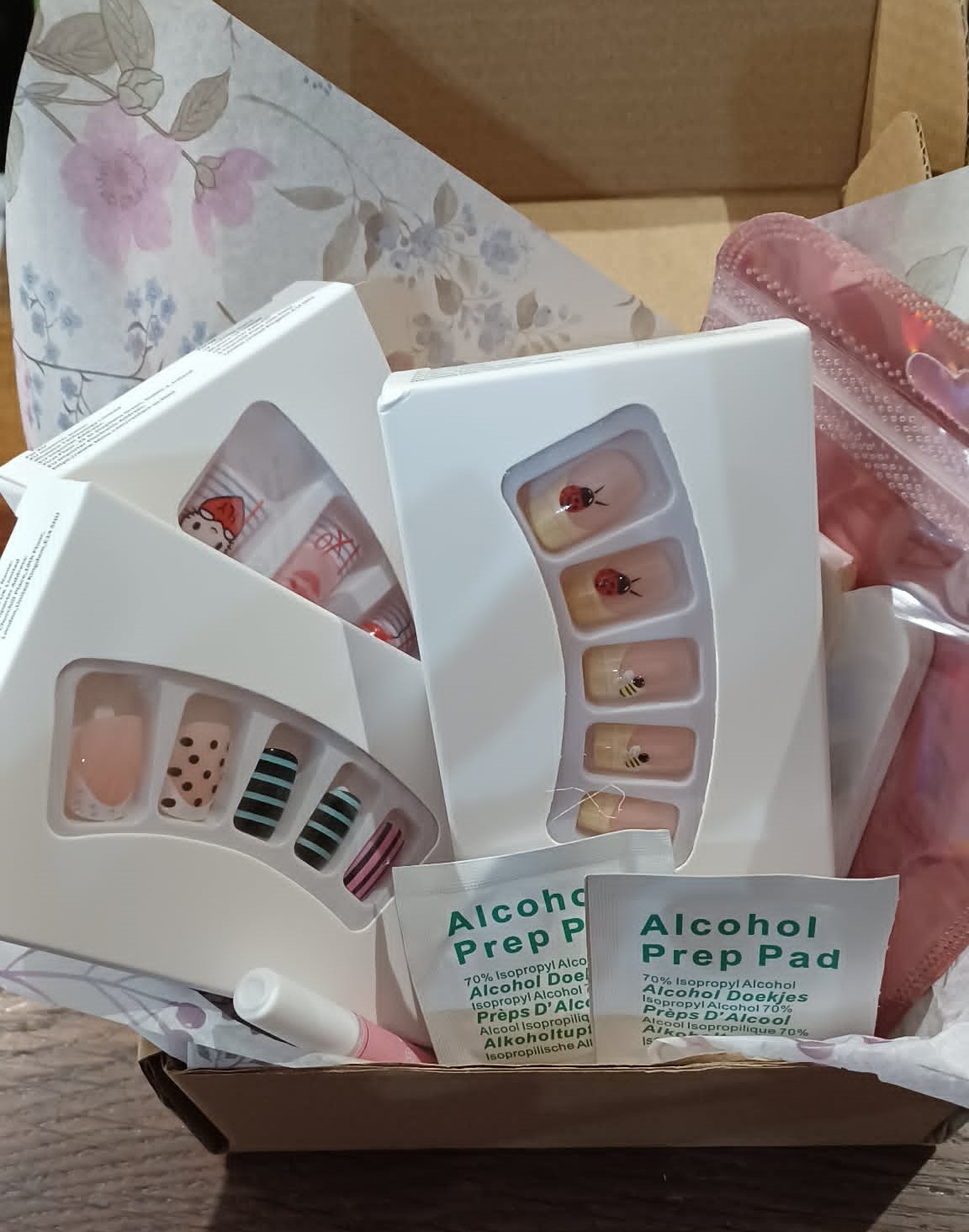 Boxed press on nail bundle - various designs