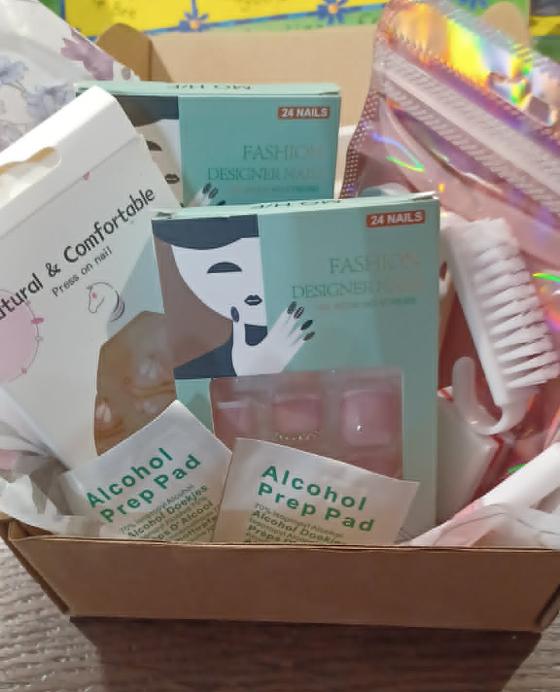 Boxed press on nail bundle for toes