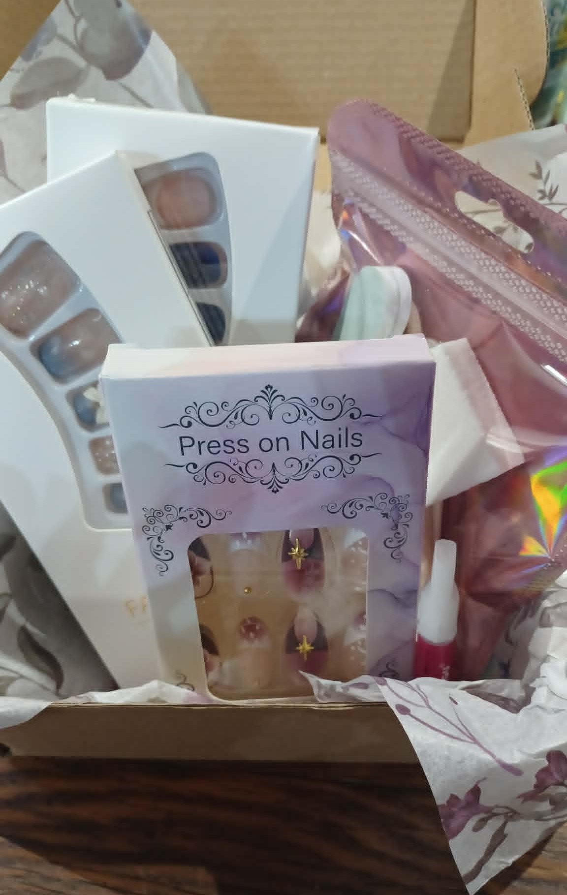 Boxed press on nail bundle - 3d details