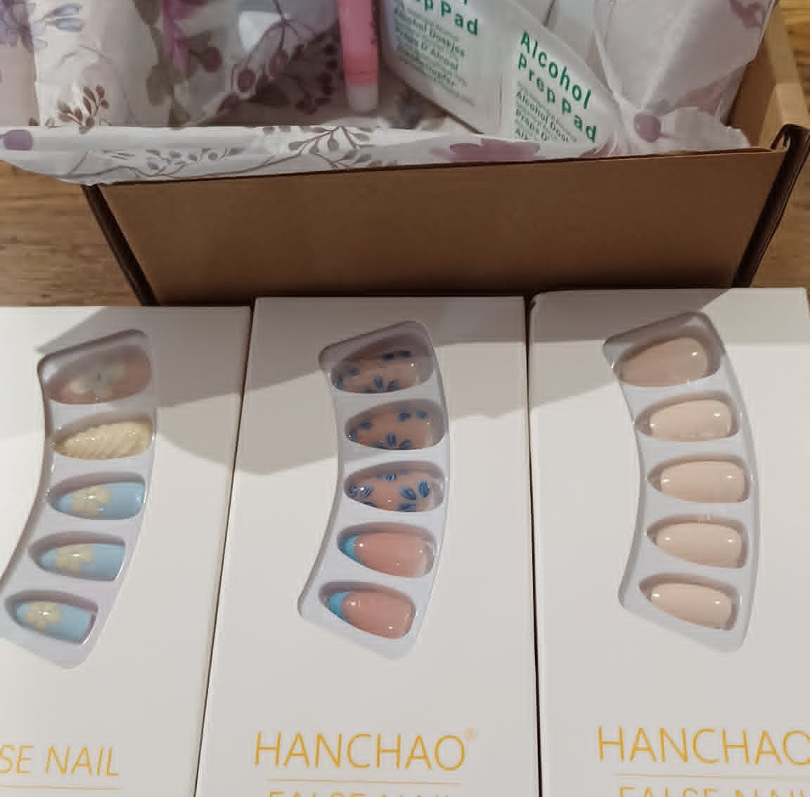 Boxed press on nail bundle - pastel flowers