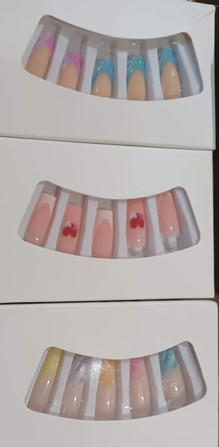 Lucky draw 3 sets of boxed press on nails plus surprises