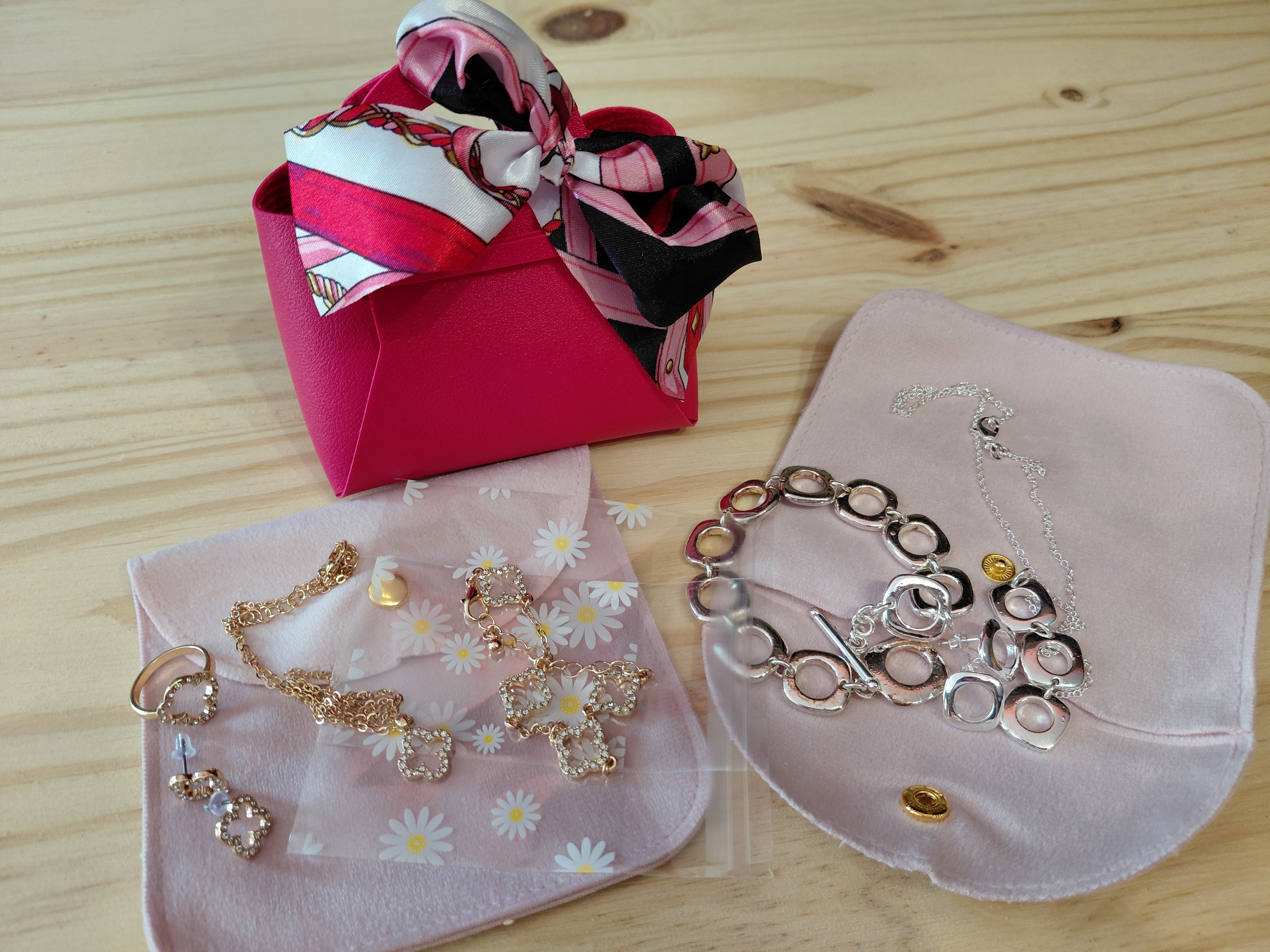 2 Mystery jewellery sets