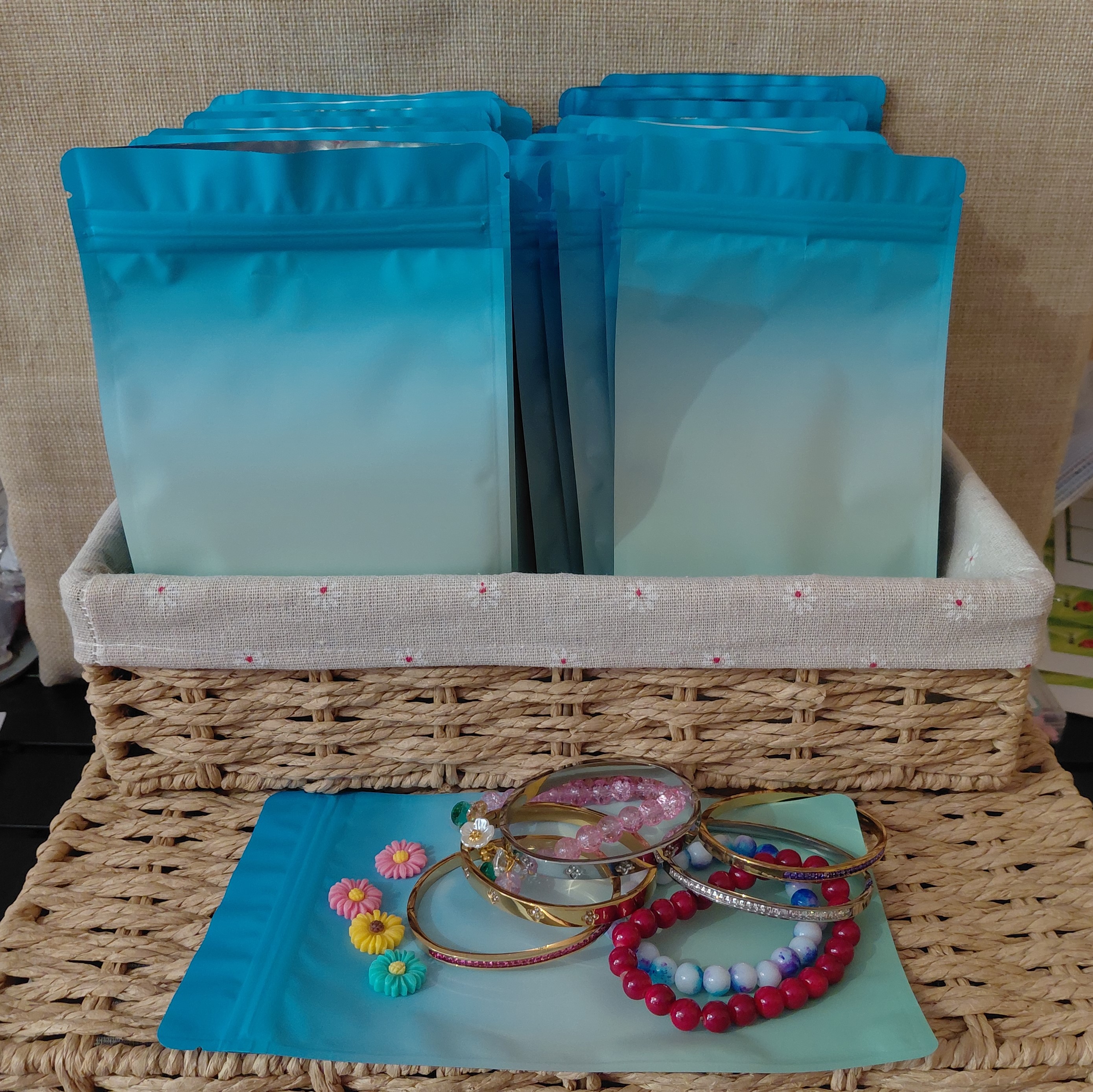 6 Bracelet Scoop - Gold, Silver, Glass, etc