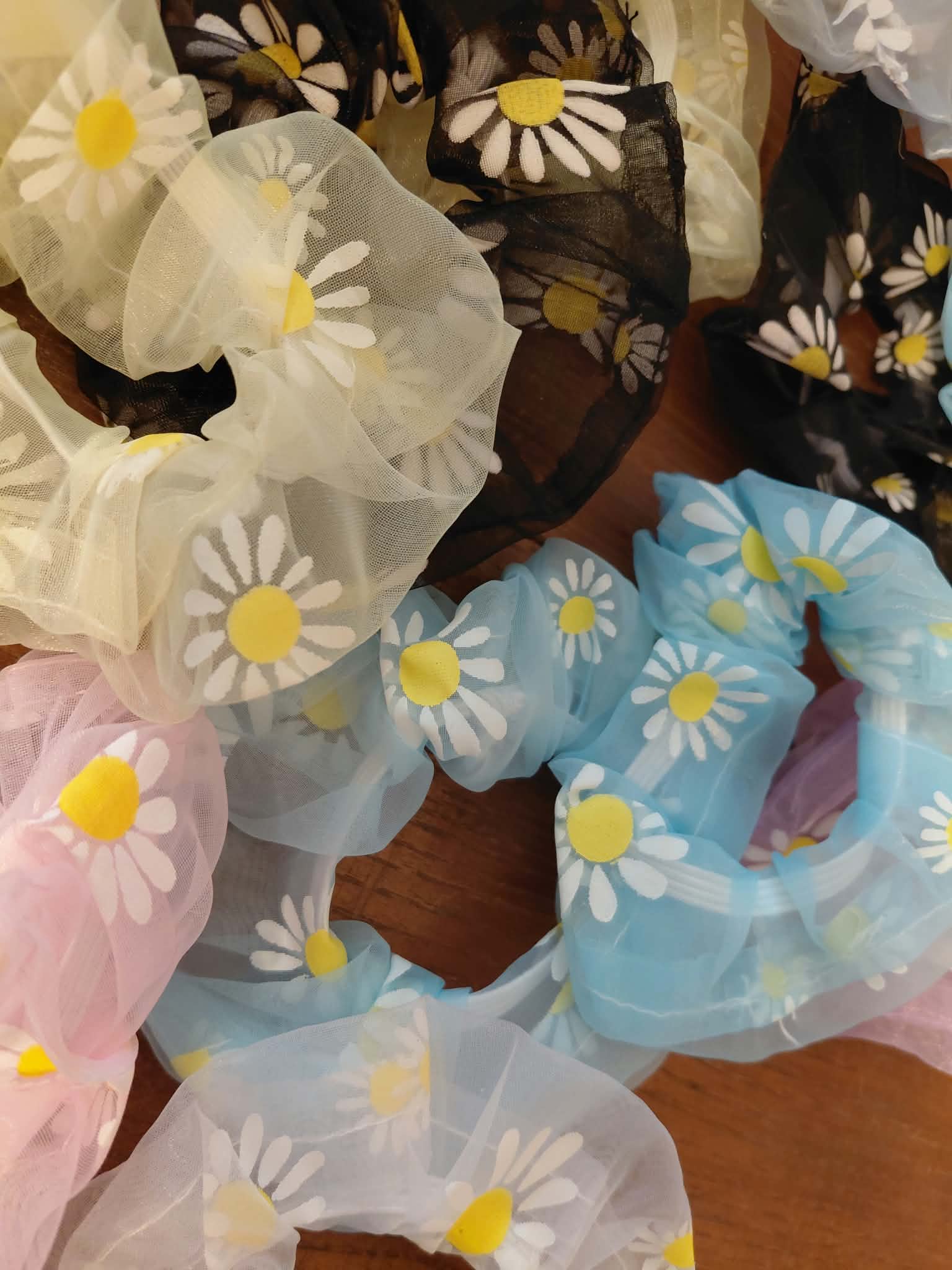 6 Mystery Scrunchies mixed designs
