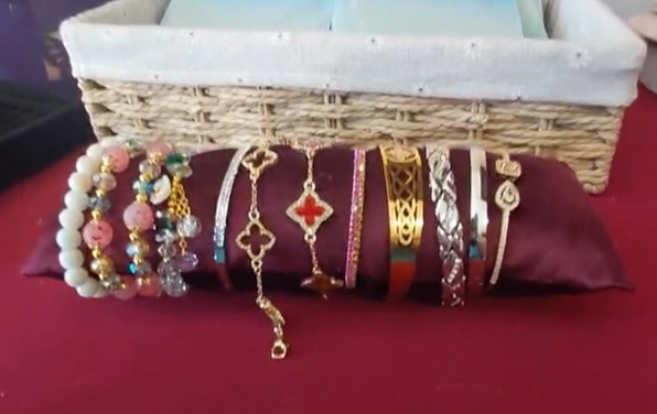 6 Bracelet Scoop - Gold, Silver, Glass, etc