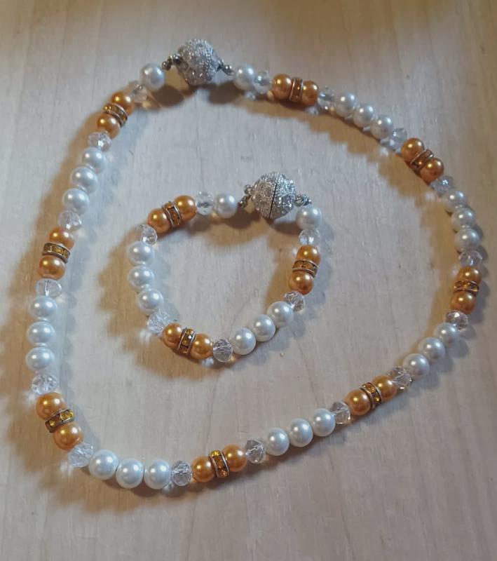Unique Glass Pearl necklace and bracelet set/necklace