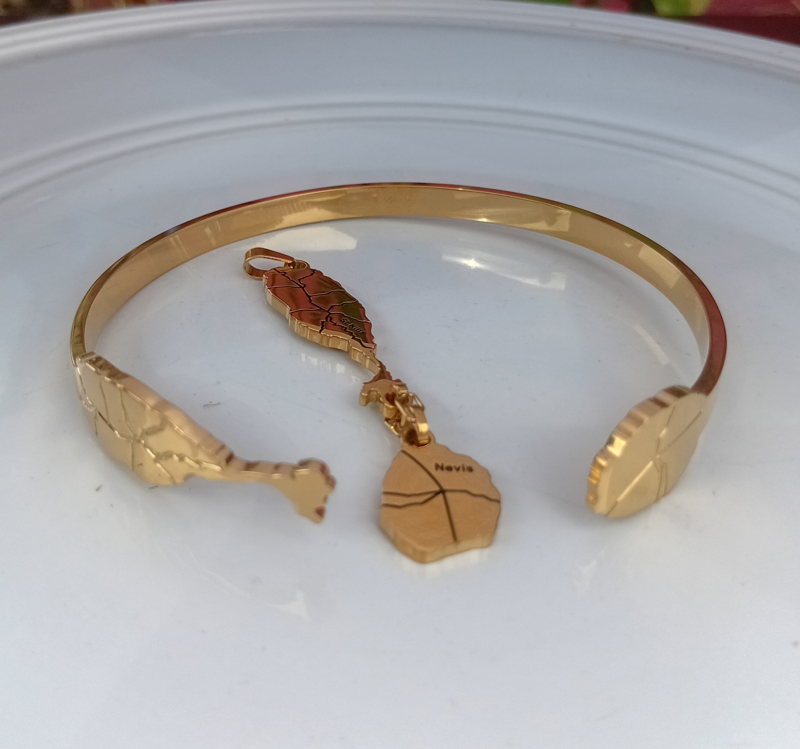 SKN Pendant and Bracelet Set