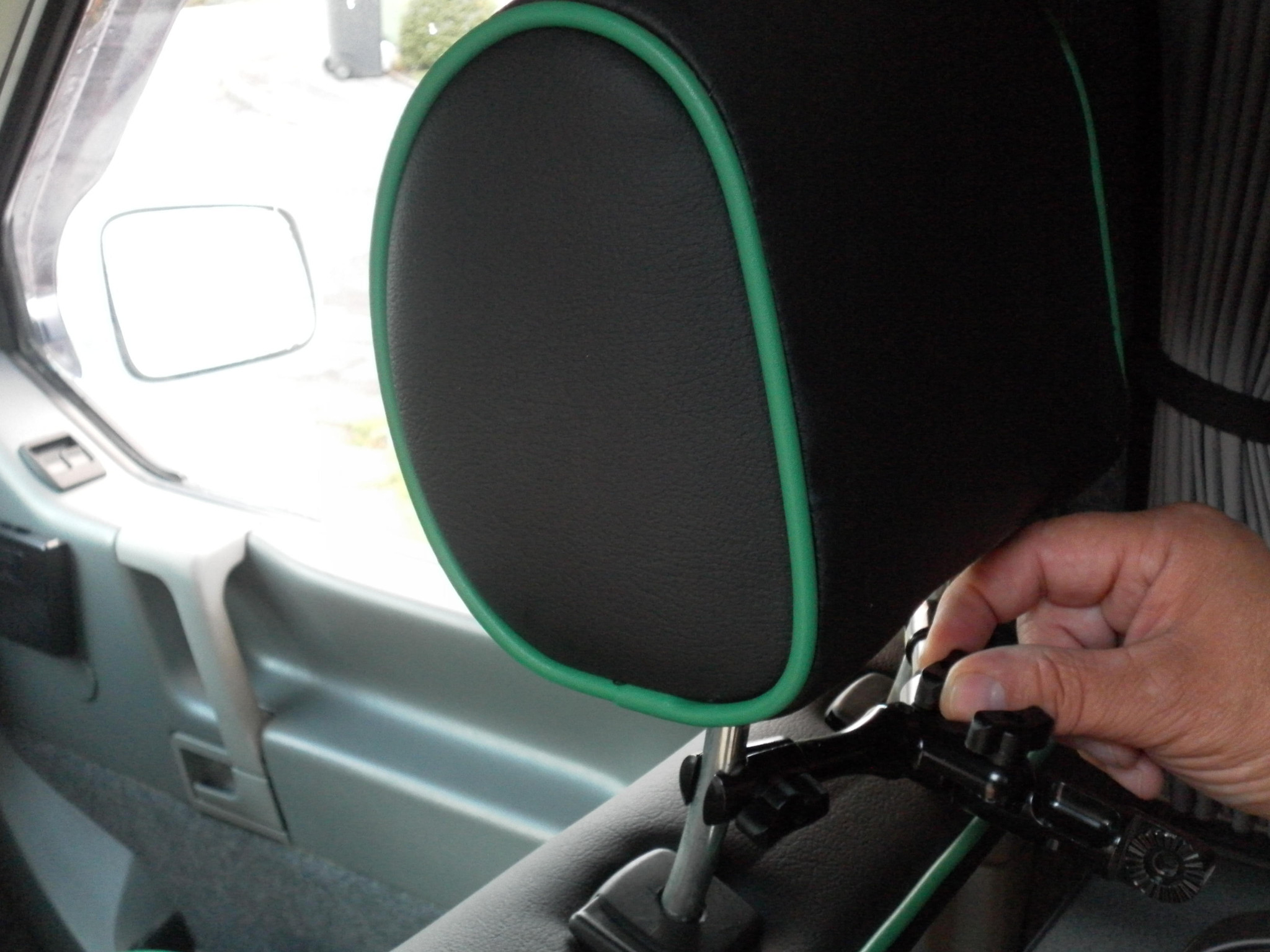 TV/Monitor Headrest Mounting Bracket