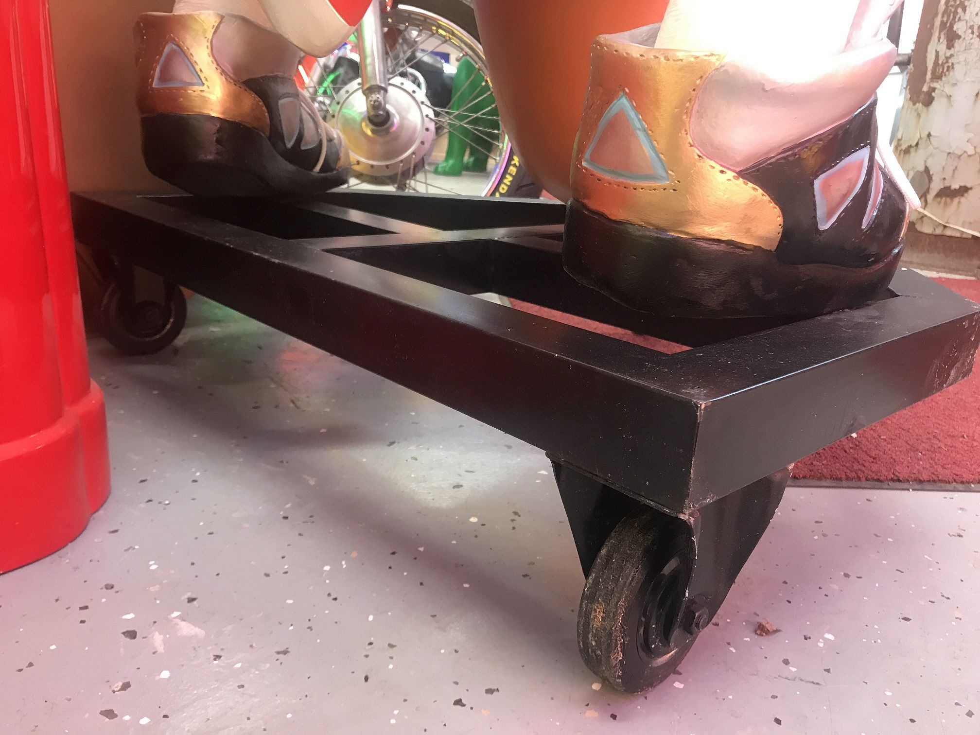 6 ft Hot Dog Advertising Statue / Hot Dog Statues / Hot Dog Advertising