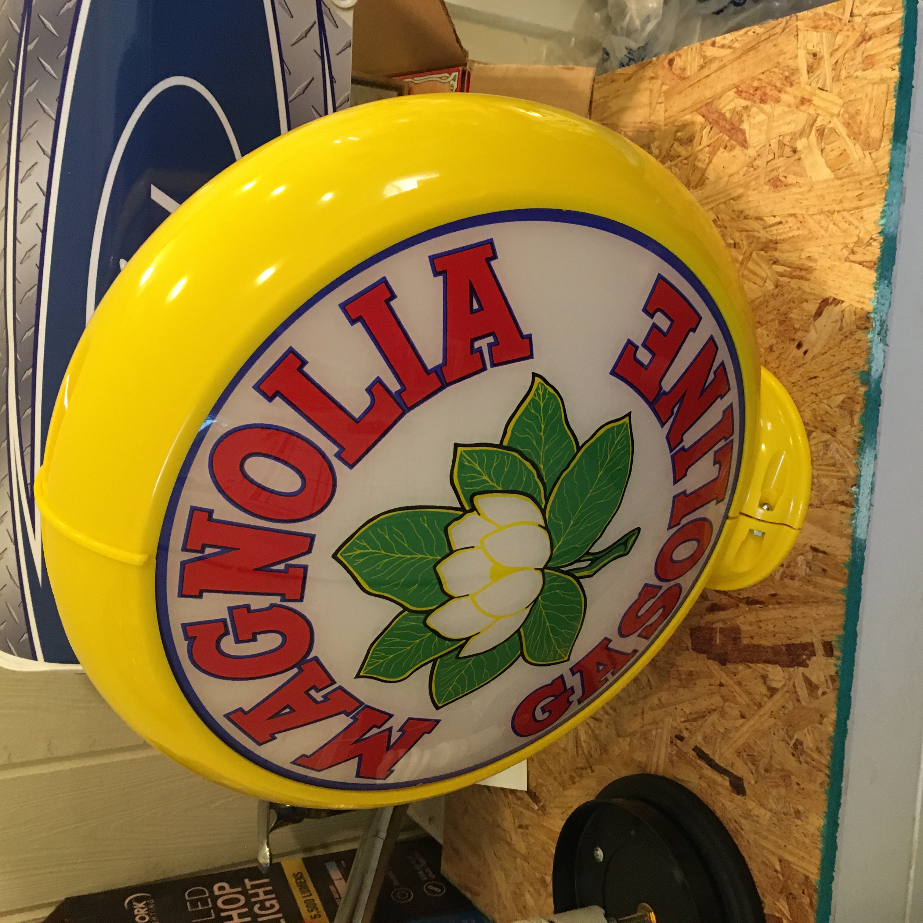 Licensed Magnolia Gas Pump Globe / Magnolia Gas Pump Globe / Gas Pump