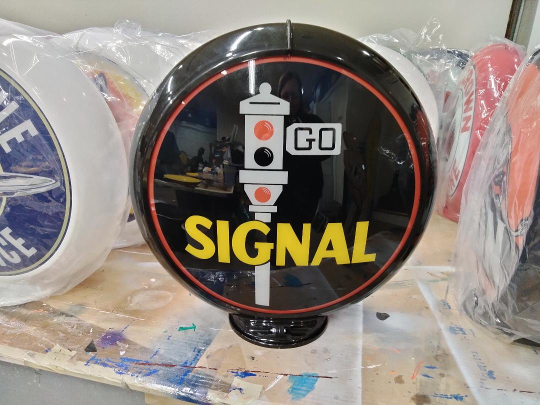 Signal Globe / Signal Gas Pump Globe / Globes / Pumps