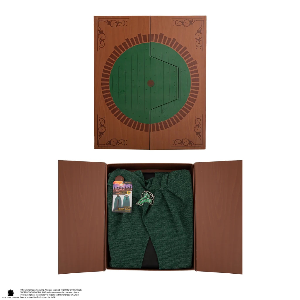 Hobbit Cape & Pin