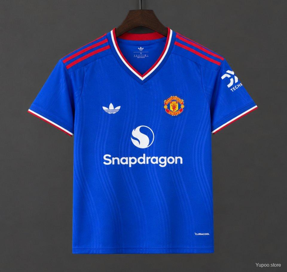 Manchester United away adults