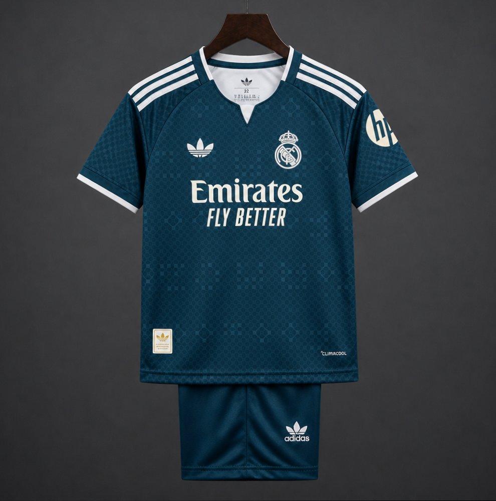 Real Madrid away kids