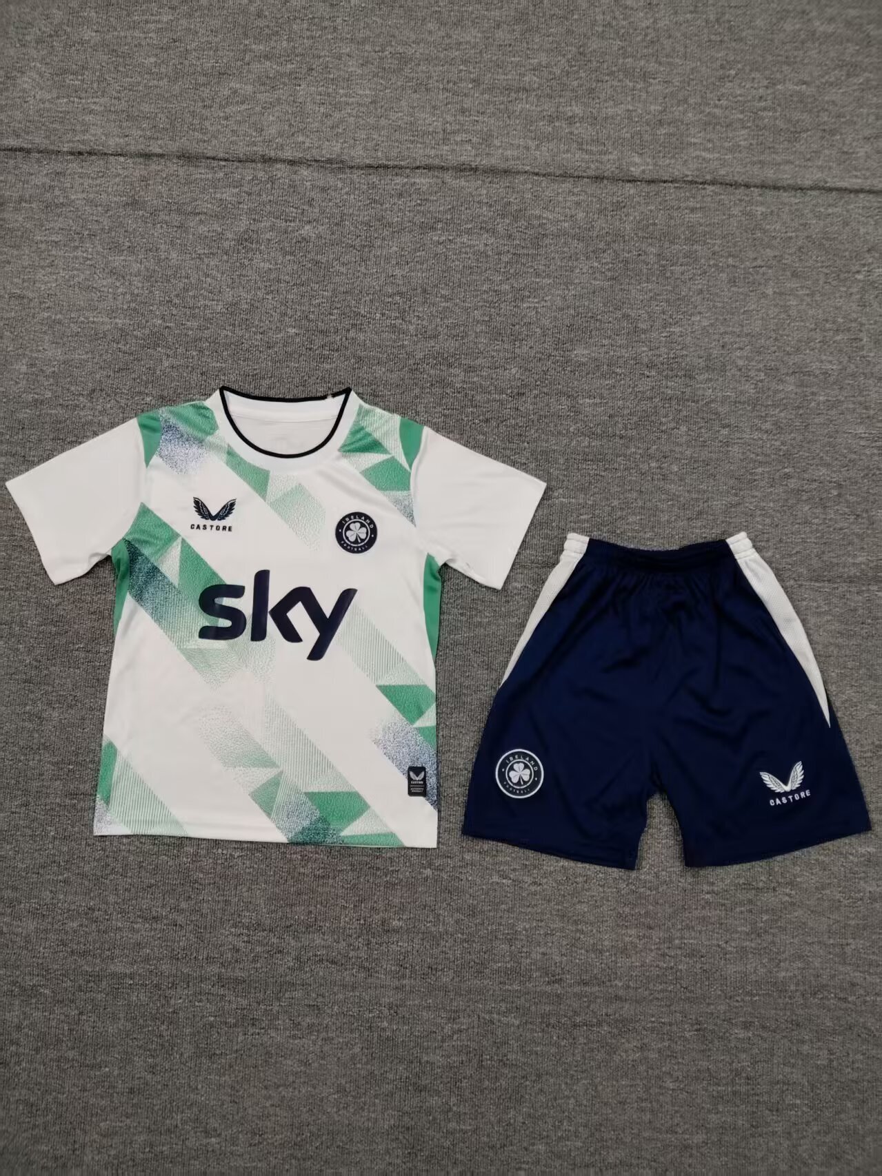 Ireland away kids 26/27