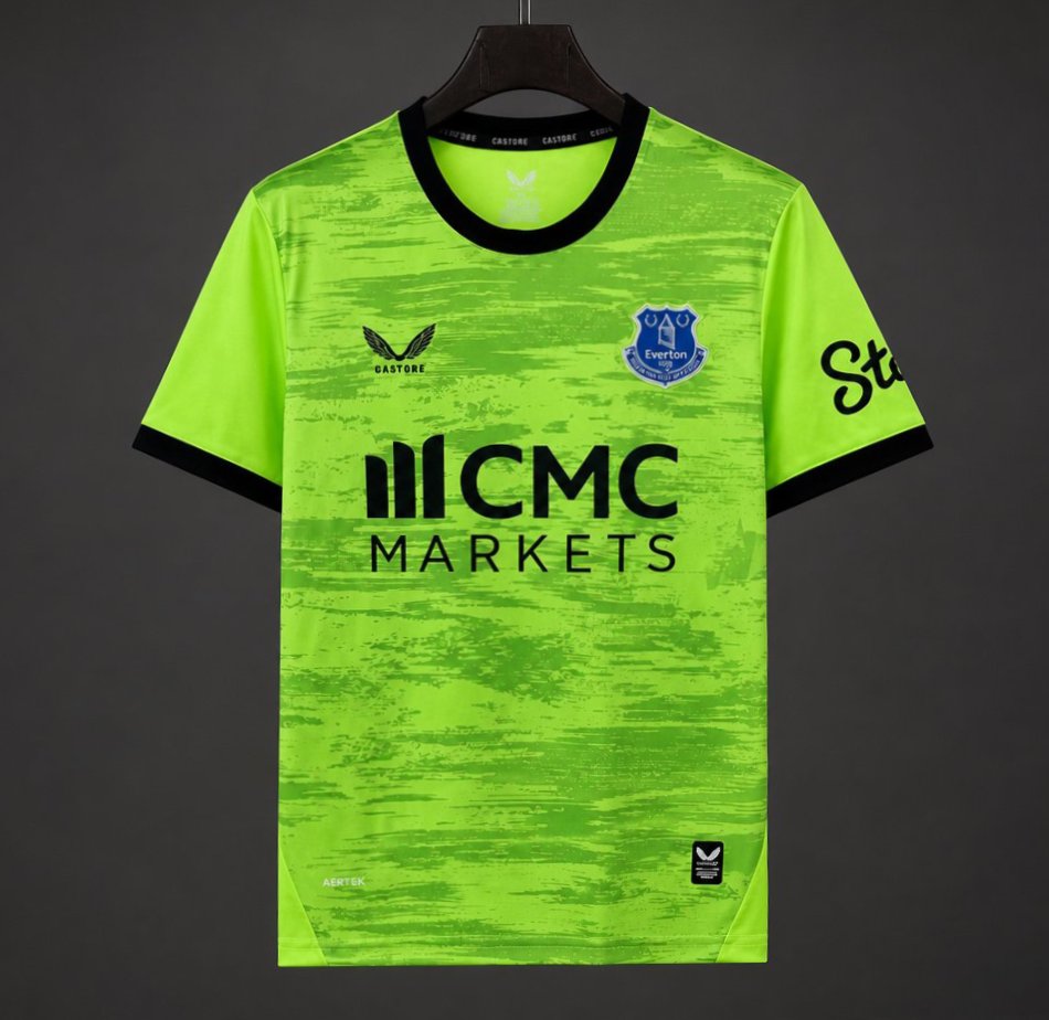 Everton goalkeeper adults