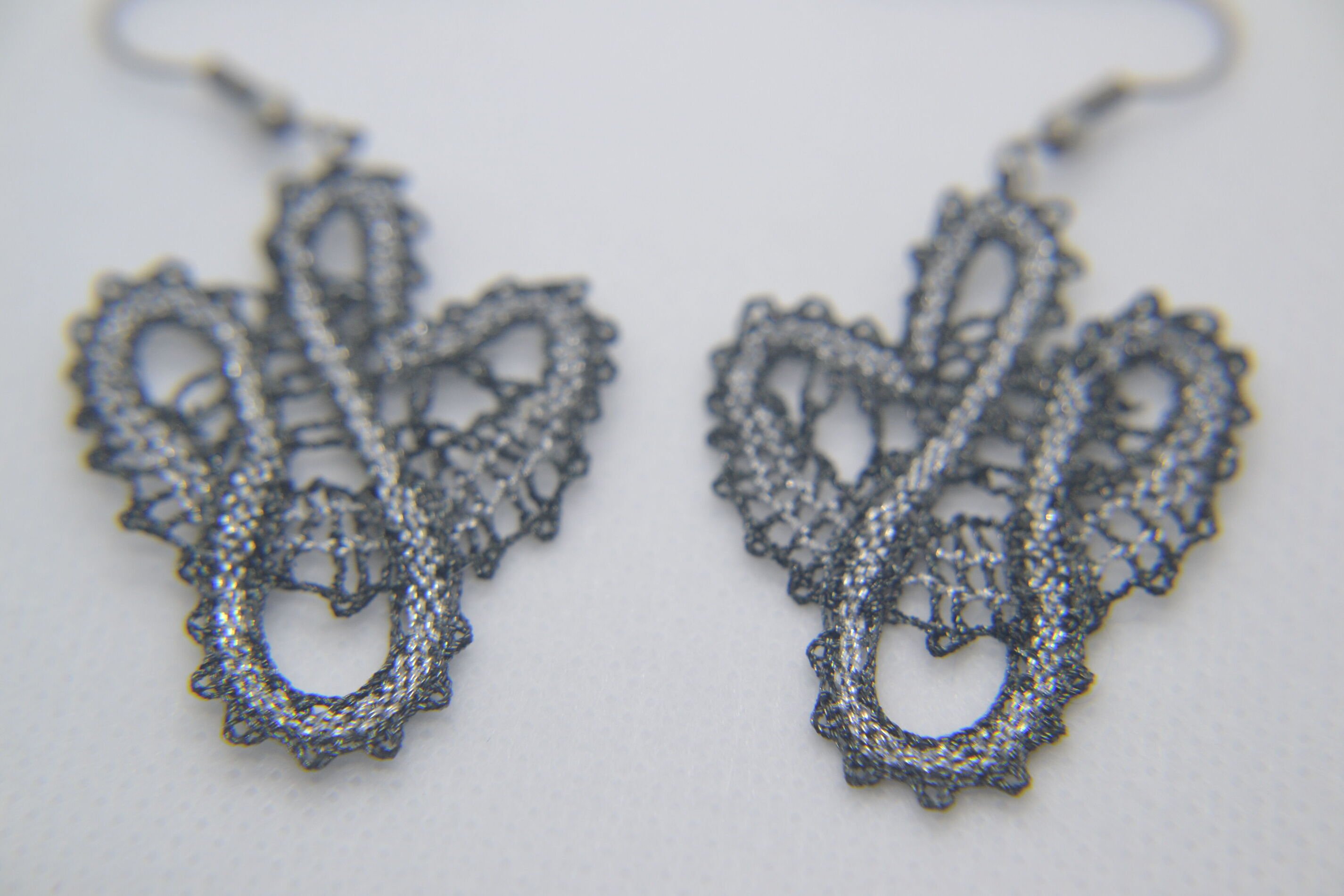 Uhani 19 - sivi metalizirani