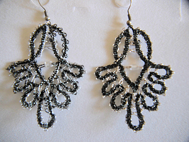 Uhani 25 - Temno sivi z srebrno nitko metalizirani