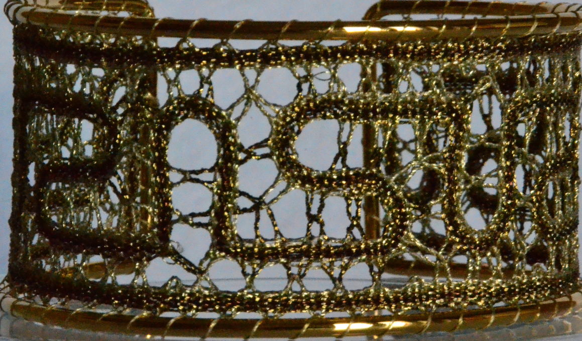 Zapestnica Kovinska Zlata z temnejšo nitjo