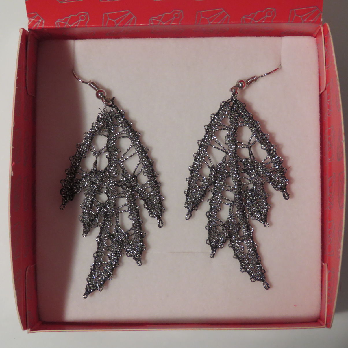 Uhani 18 - sivi metalizirani