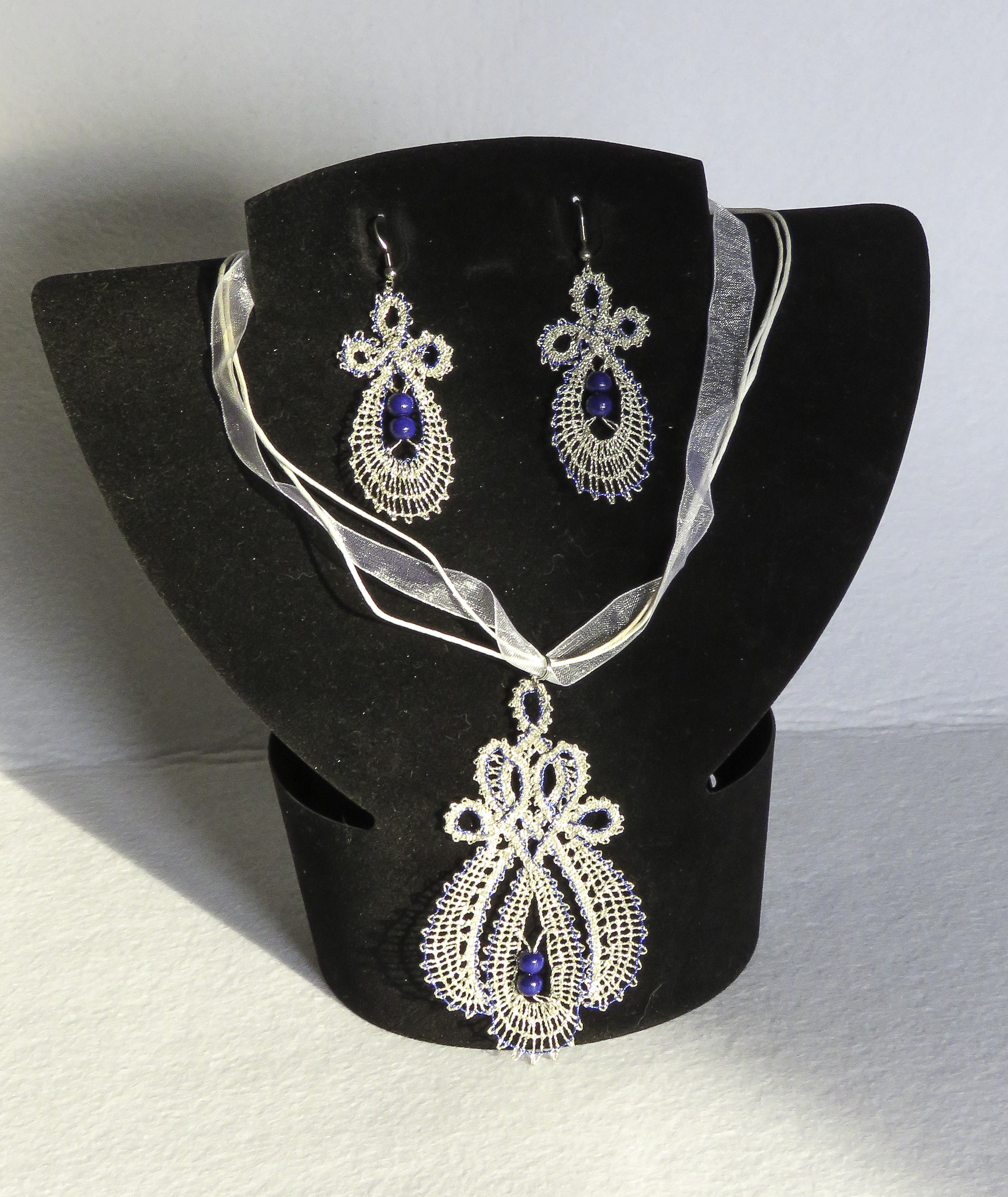 Obesek in uhani 5 - srebrni metalizirani