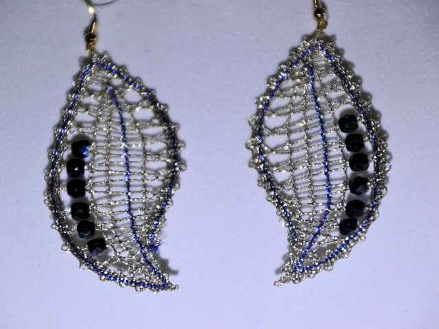 Uhani 1 - zlati z modro nitko metalizirani