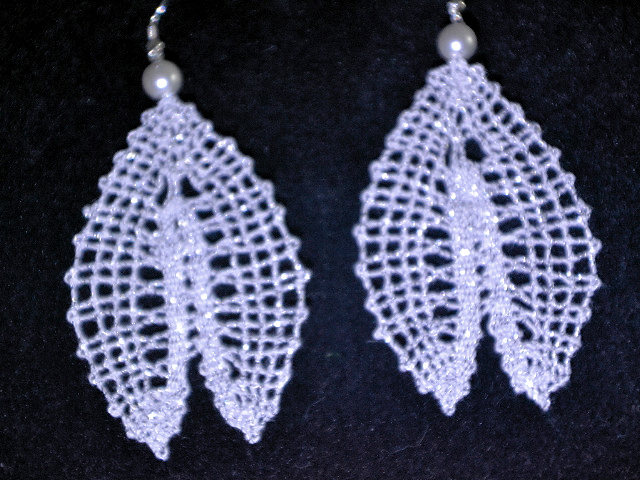 Uhani 21 - belo srebrni svetleči