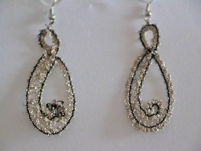 Uhani 4 - zlati z modro nitko metalizirani / Golden with blue thread