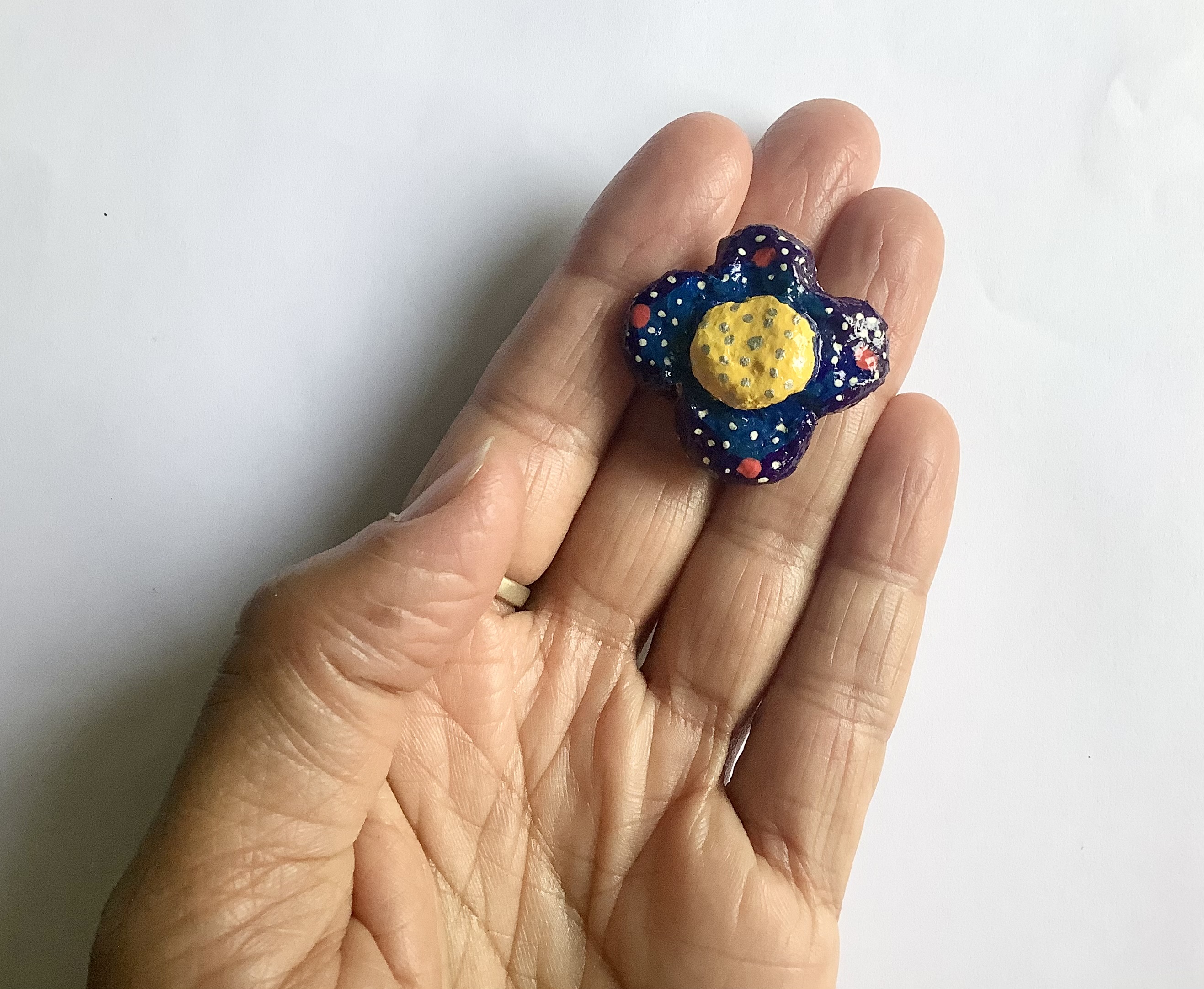 Florita brooches