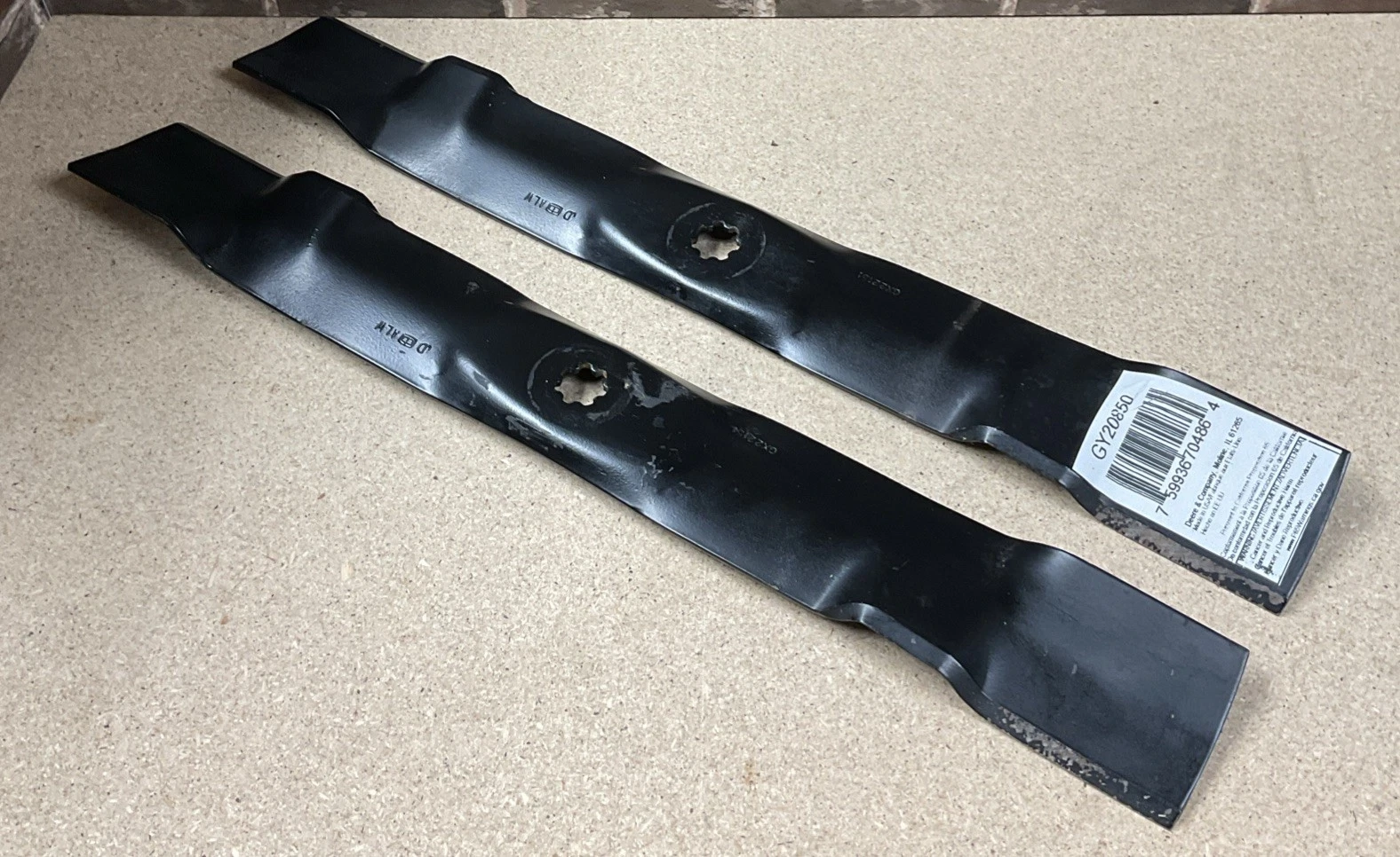 Genuine John Deere GY20850 Mower Blades 2 Pack, 42 inch