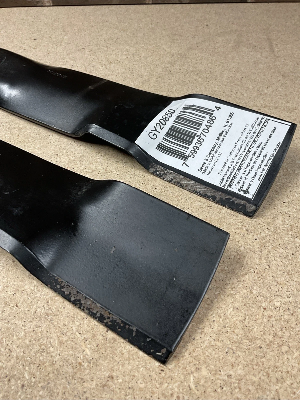 Genuine John Deere GY20850 Mower Blades 2 Pack, 42 inch