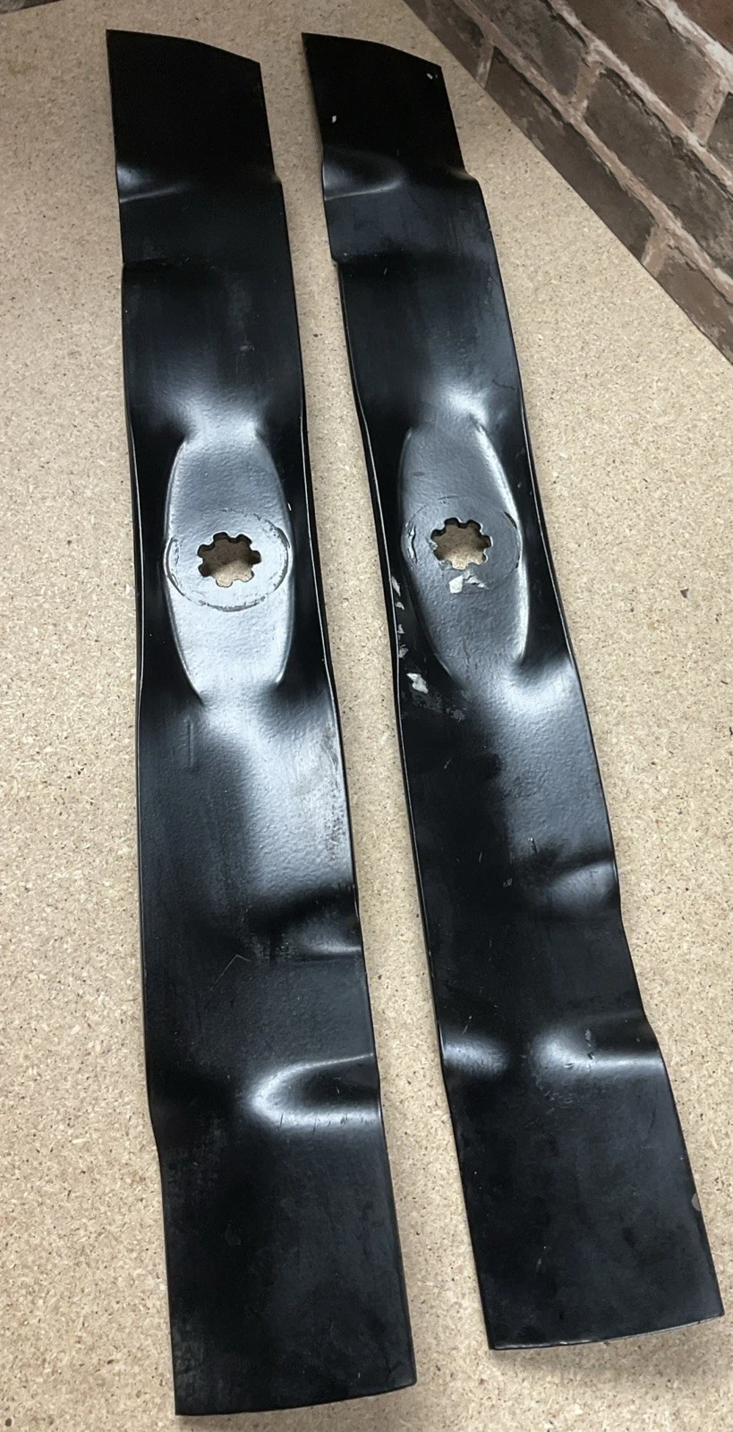 Genuine John Deere GY20850 Mower Blades 2 Pack, 42 inch