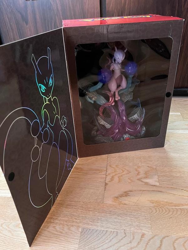 Jazwares Pokemon Deluxe Collector LED Figure 13" Mewtwo - PKW0082