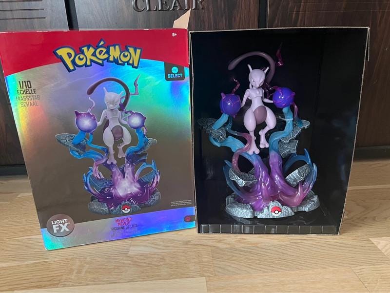 Jazwares Pokemon Deluxe Collector LED Figure 13" Mewtwo - PKW0082