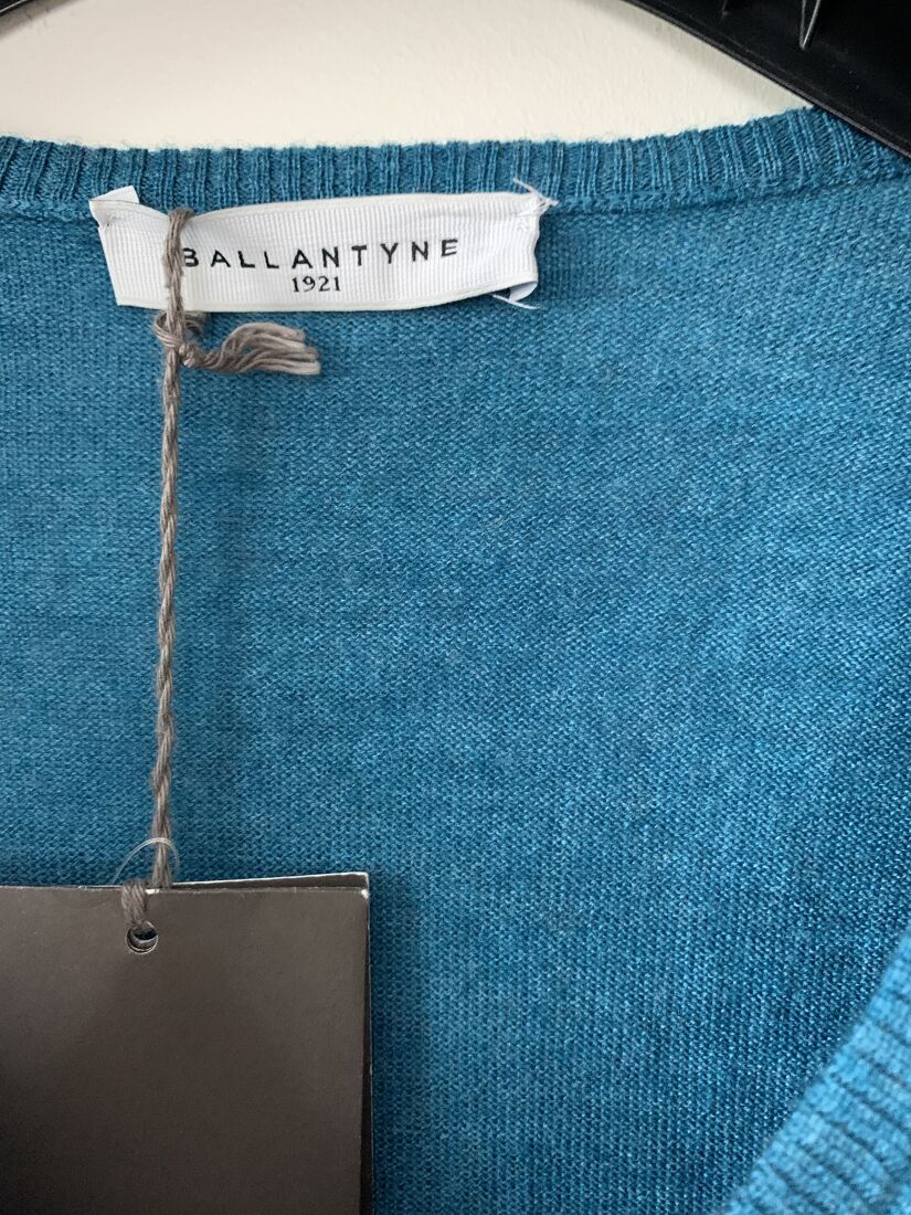 Ballantyne V neck merino wool sweater