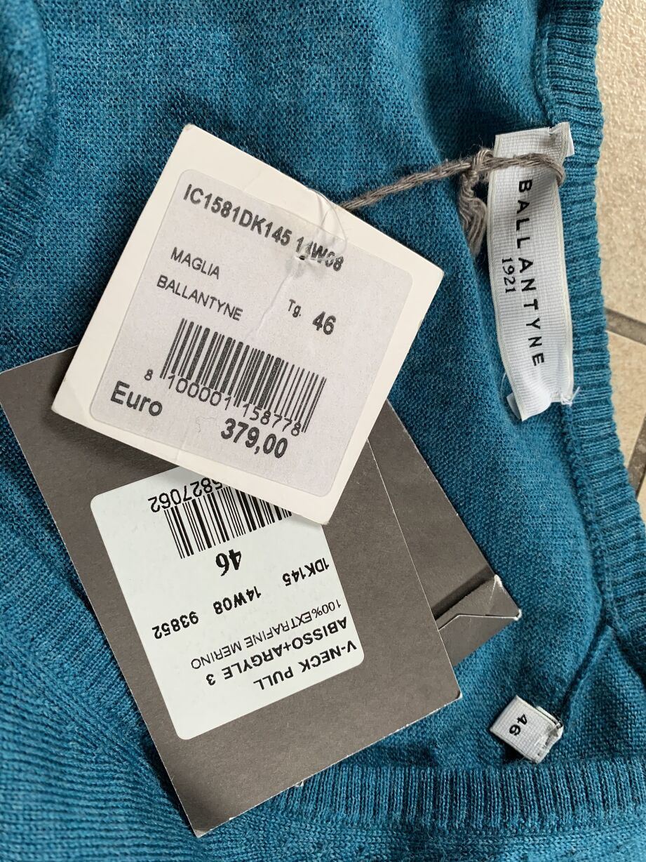 Ballantyne V neck merino wool sweater