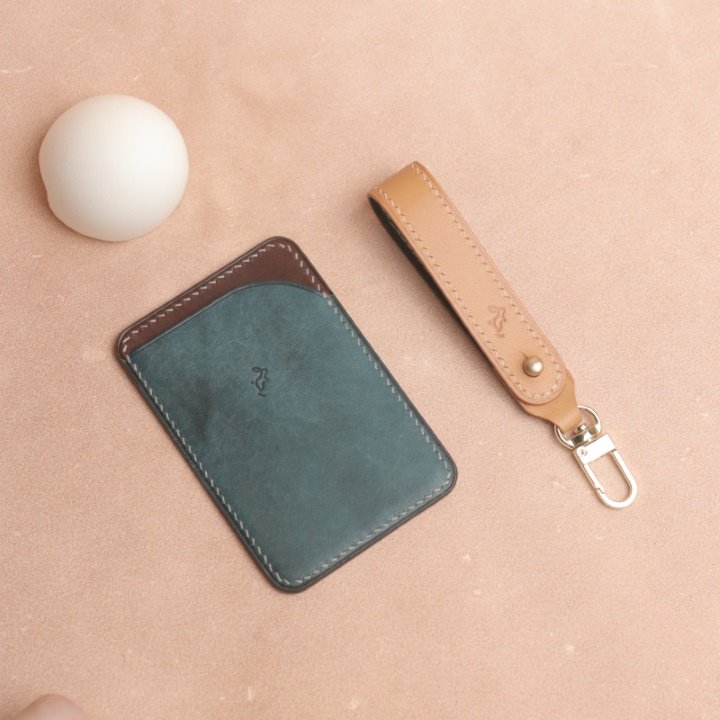 Teal Magsafe wallet and Sand-color Carrioke key fob