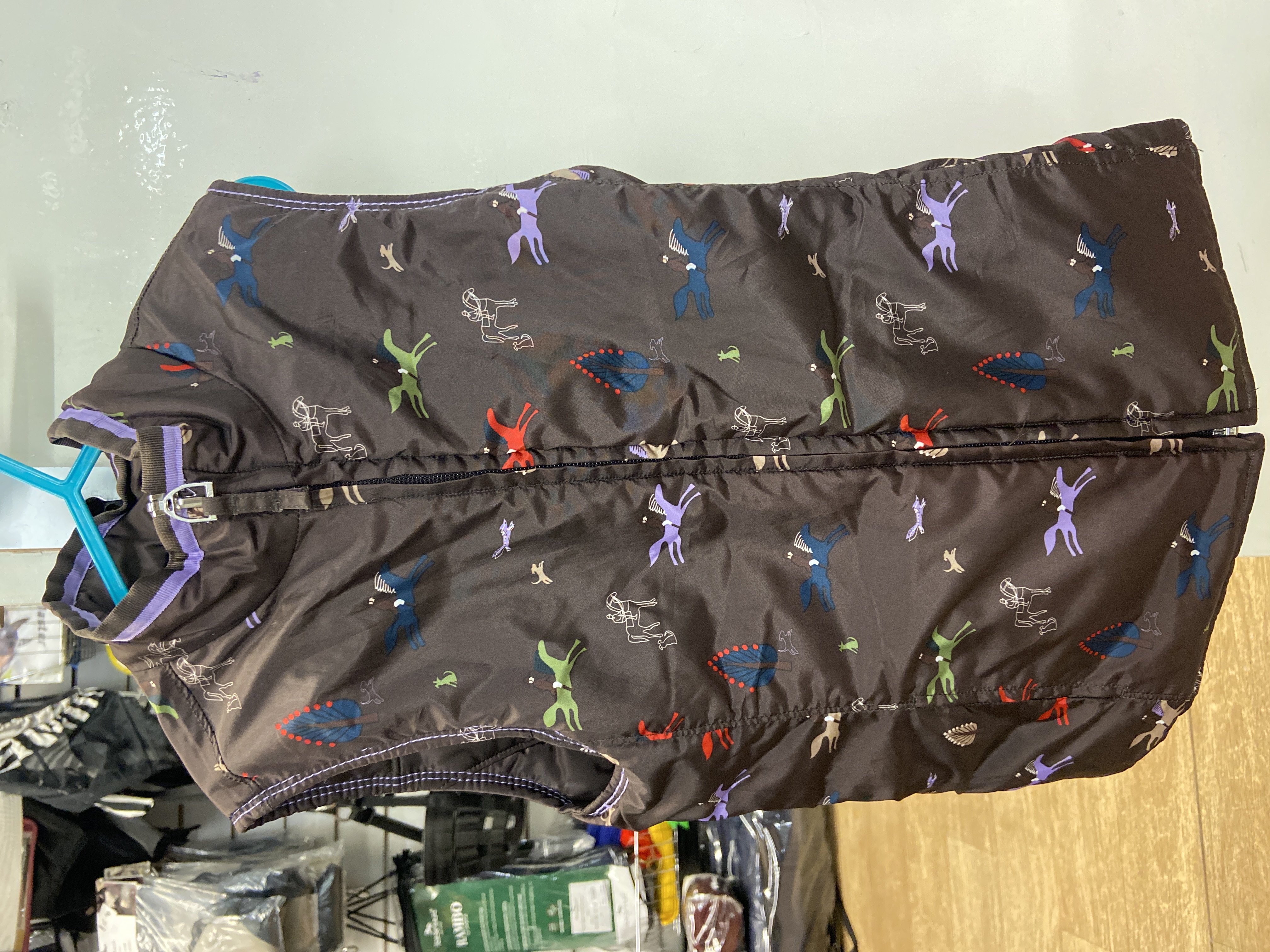 Ariat Youth reversible gilet.  Good condition . Approx age 8 Preowned. VGC